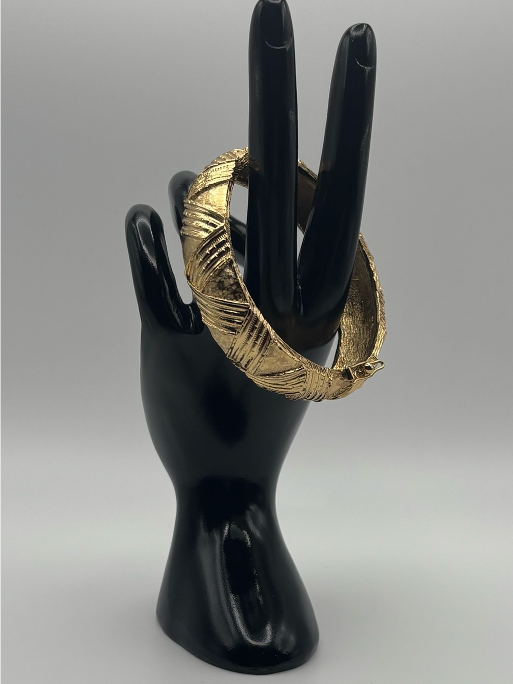 Vintage Pakula & Co. Gold Tone Textured Hinged Bangle Bracelet 69.21 Grams